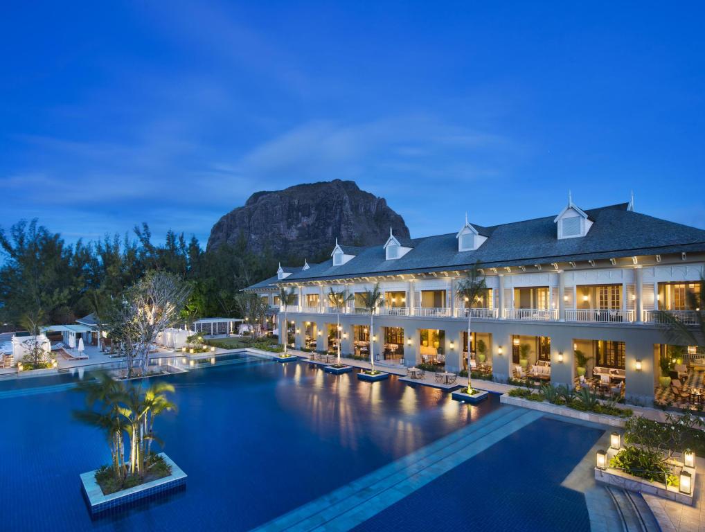 Astounding Holiday Accommodations Astounding Holiday Accommodations