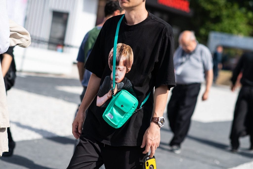 Accessories that Spice Up A Tee-and-Jeans Look Accessories that Spice Up A Tee-and-Jeans Look