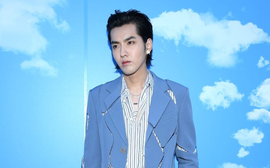 Smooth Moves — For 2020, It’s Time to Start Dressing Like an Asian Celebrity Smooth Moves — For 2020, It’s Time to Start Dressing Like an Asian Celebrity