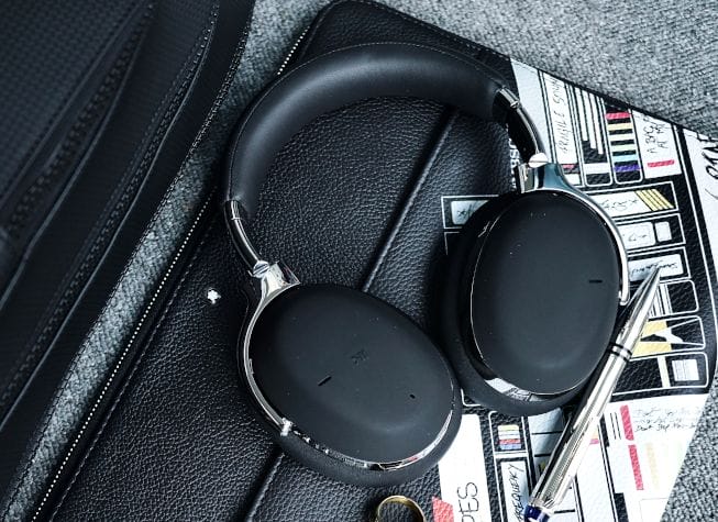 High Tech A Review Of Montblanc S New Mb01 Smart Headphones Men S Folio