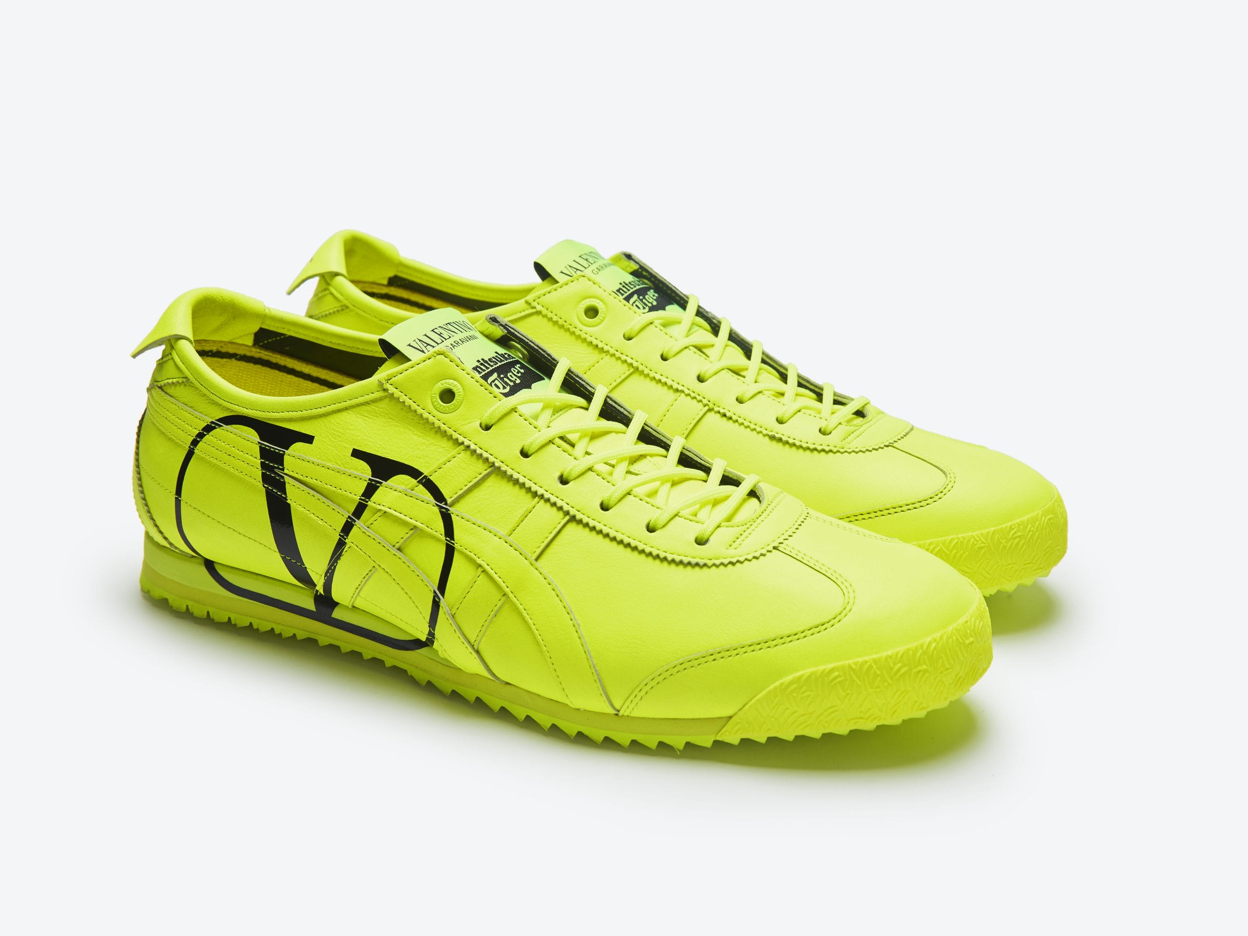 Onitsuka Tiger x VALENTINO MEXICOスニーカー オニツカタイガーがヴァレンティノとのコラボスニーカーを発表