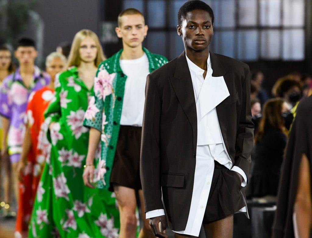 The Valentino Spring Summer 2021 Collection Modernises House Codes The Valentino Spring Summer 2021 Collection Modernises House Codes