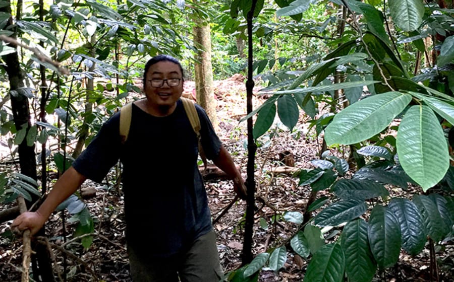 Meet Ko Z, the Man Behind Myanmar’s Unique Enviroformance Art Meet Ko Z, the Man Behind Myanmar’s Unique Enviroformance Art