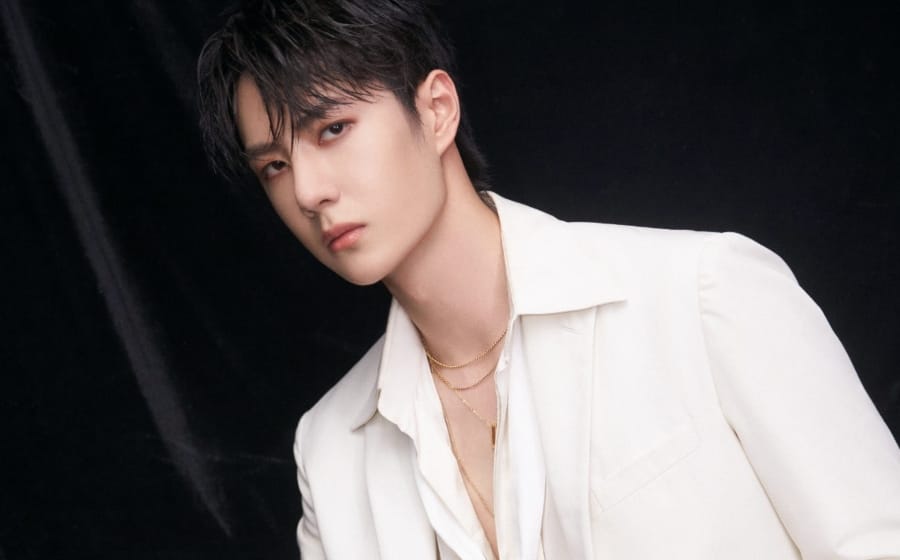 #ManCrushMonday — Wang Yi Bo Puts a Spin on The Classic White Suit #ManCrushMonday — Wang Yi Bo Puts a Spin on The Classic White Suit