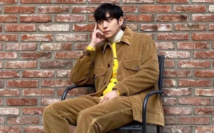 #ManCrushMonday — Kim Young Dae Understands the Neutrality of A Brown Suit #ManCrushMonday — Kim Young Dae Understands the Neutrality of A Brown Suit