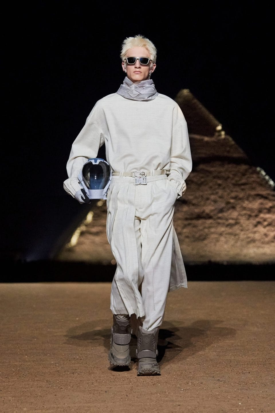 The Dior Men's Fall 2023 Collection Goes from Dune to a Dream 