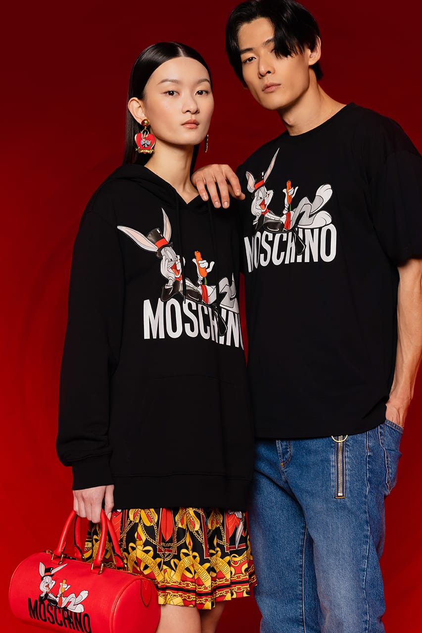 Moschino contact discount press