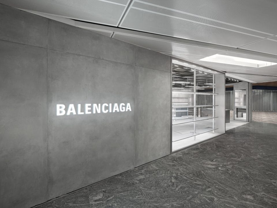 trend mor Ældre Balenciaga Opens Store In Singapore Changi Airport - Men's Folio