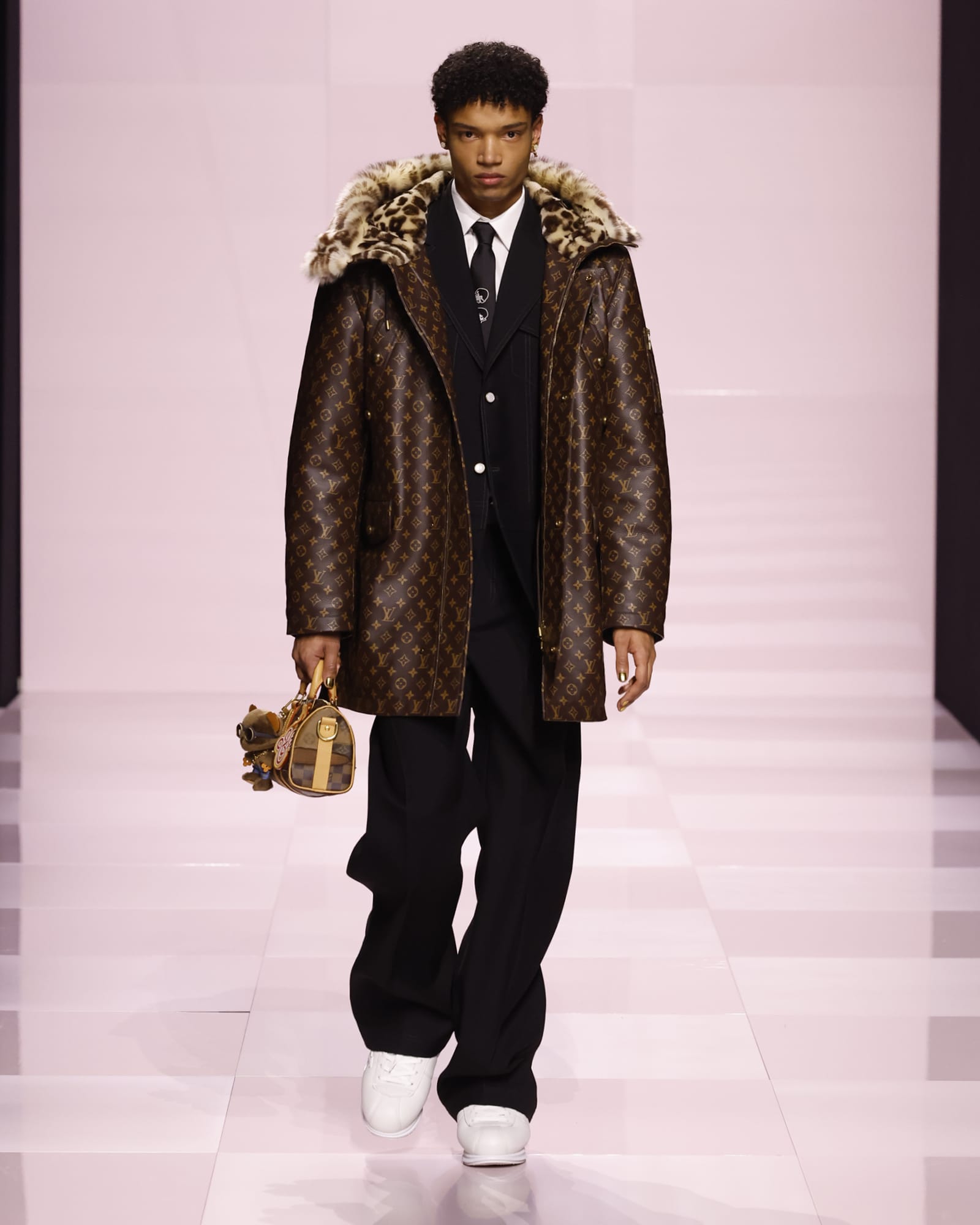 【25FW】Louis Vuitton フーディ カジュアル 中古・古着通販】LOUIS VUITTON (ルイ ヴィトン) グラフィック